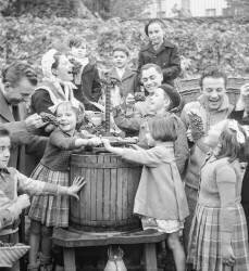 Vendanges à Montmartre, Rue des Saules (anonyme) - Muzeo.com
