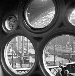 Vue sur les quais 7 et 8 de la gare de Liverpool Street (John Gay) - Muzeo.com
