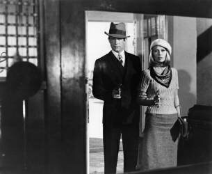 Warren Beatty et Faye Dunaway dans le film Bonnie and Clyde (Collection Christophel) - Muzeo.com