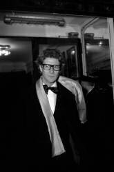 Yves Saint Laurent leaving Maxim's Restaurant after a party for Liza Minelli (anonyme) - Muzeo.com