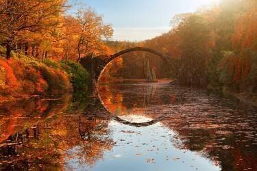 Autumn lake (Daniel Řeřicha) - Muzeo.com