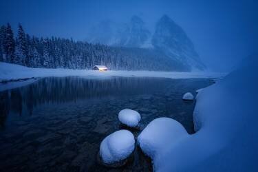 Blue Hour Lake Louise (Yongnan Li) - Muzeo.com