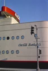 Coca Cola Bottling Company, 14th & Central Avenue, Los Angeles (John Margolies) - Muzeo.com