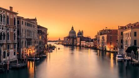 Dawn on Venice (Eric Zhang) - Muzeo.com