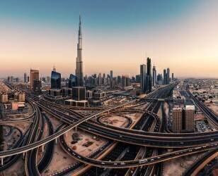 Dubai Skyline Panorama (Jean Claude Castor) - Muzeo.com