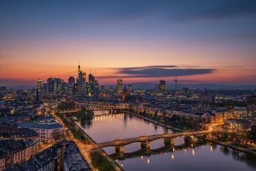 Frankfurt Skyline at sunset (Robin Oelschlegel) - Muzeo.com
