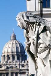 Gros plan de la statue de Santa Caterina da Siena par Francesco Messina (anonyme) - Muzeo.com