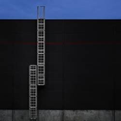 Industrial Red Line (Wim Schuurmans) - Muzeo.com
