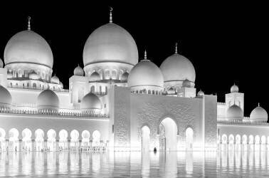 Light of Abu Dhabi Grand Mosque (Jie Jin) - Muzeo.com