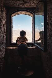 Little boy at the window (Marco Tagliarino) - Muzeo.com