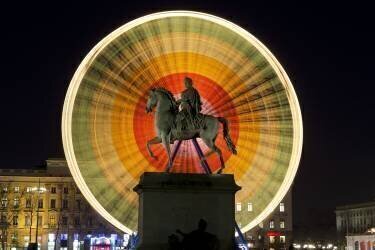 Lyon, Place de Bellecour (Tim Mannakee) - Muzeo.com