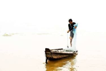 Mékong en brume – Le pêcheur - Vietnam (Chrystèle Lacène) - Muzeo.com