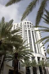 Miami, South Beach Beach. Art deco district, Tiffany Hotel (Lorenzo De Simone) - Muzeo.com