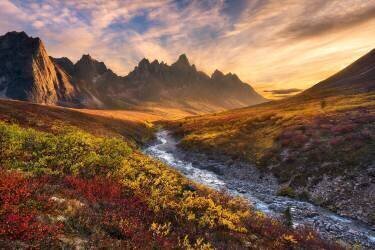 Mountain Paradise (Chris Moore) - Muzeo.com