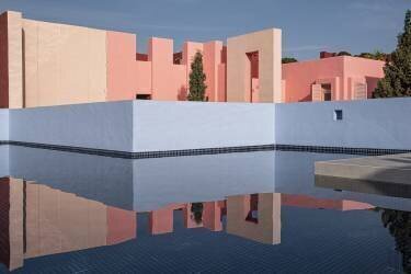 Muralla Roja #26 (Linda Wride) - Muzeo.com