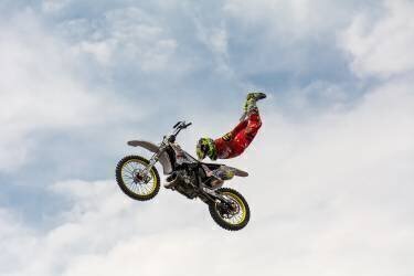 No hands superflyer (Mircea Vlasceanu) - Muzeo.com