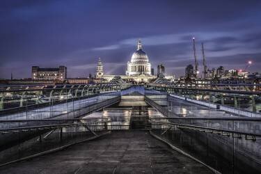 St. Johns Cathedral London (Rolf Gasser) - Muzeo.com