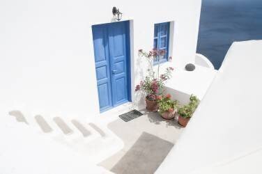 Steps down to blue (Linda Wride) - Muzeo.com