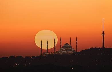 Sunrise in Istanbul (Jie Jin) - Muzeo.com
