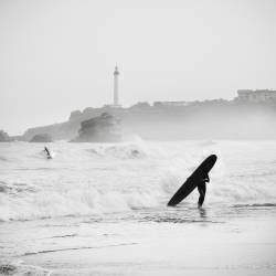Surf au Grand Plage (Ronny Behnert) - Muzeo.com