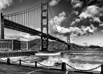 Surfing under the Golden Gate Bridge (Jois Domont) - Muzeo.com