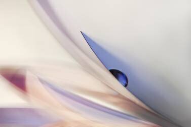 The blue drop (Heidi Westum) - Muzeo.com