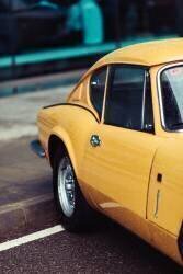 Voiture vintage jaune (Javier Pardina) - Muzeo.com