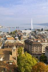 Vue de la ville depuis la cathédrale Saint-Pierre, Genève (John Guidi) - Muzeo.com