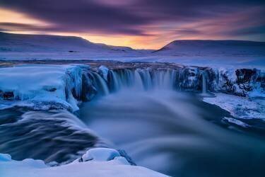Wintry waterfall (Luigi Ruoppolo) - Muzeo.com