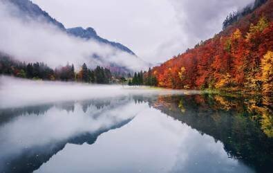 Autumn reflections at the emerald lake (Ales Krivec) - Muzeo.com