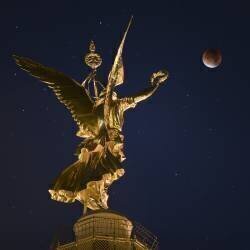 Blut-Supermond (Ronny Behnert) - Muzeo.com