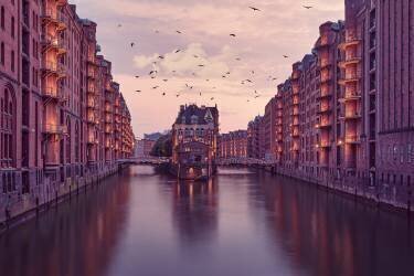 City of Warehouses (Mike Kreiten) - Muzeo.com
