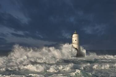 Faro di Mangiabarche(Calasetta-Sardegna) (Nicola Friargiu) - Muzeo.com