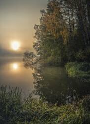 Foggy fall lake (Christian Lindsten) - Muzeo.com