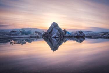 Iceland - JApkulsarlon Glacier Lagoon Halo (Jean Claude Castor) - Muzeo.com
