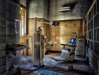 Just sit down, and you won't get hurt. (Luca Ulivi) - Muzeo.com