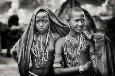Karo girls sharing a scarf (Piet Flour) - Muzeo.com