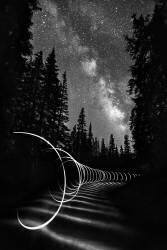 Light Painting under the Milky Way (Yanyu Shen) - Muzeo.com