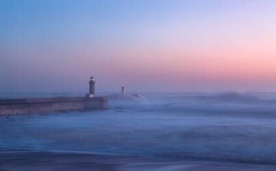 Lighthouse in Porto, Portugal. (Adrian Nunez) - Muzeo.com