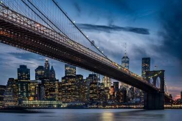 Manhattan from Dumbo (Ilker Ozmen) - Muzeo.com