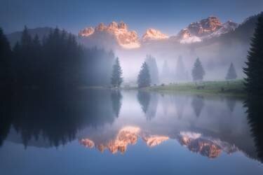 Mysterious morning by the lake (Daniel Řeřicha) - Muzeo.com