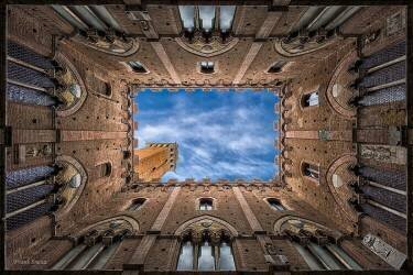 Palazzo Pubblico - Siena - Italy (Frank Smout Images) - Muzeo.com