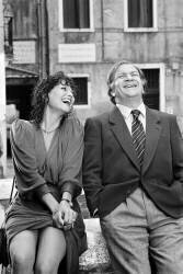 Pierre Mondy and Claudia Cardinale in Le cadeau (Collection Christophel) - Muzeo.com