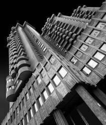 Plaza Building (Peru Serra) - Muzeo.com