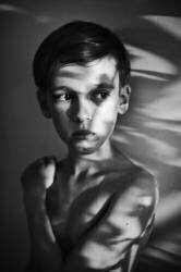 Portrait in light and shadows (Monika Strzelecka) - Muzeo.com
