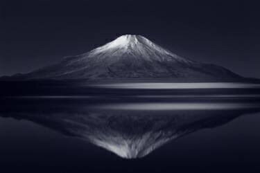Reflection Mt. Fuji (Takashi Suzuki) - Muzeo.com