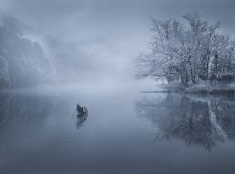 Sailing To The Fog (GuoJi) - Muzeo.com