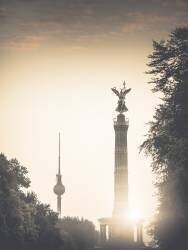 Siegessäule vs. Fernsehturm (Ronny Behnert) - Muzeo.com