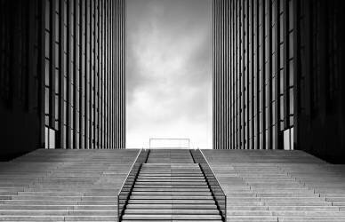 Stairway to Nothing (Olivier Koch) - Muzeo.com