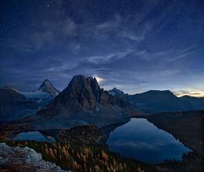 Starry Night at Mount Assiniboine (Yan Zhang) - Muzeo.com